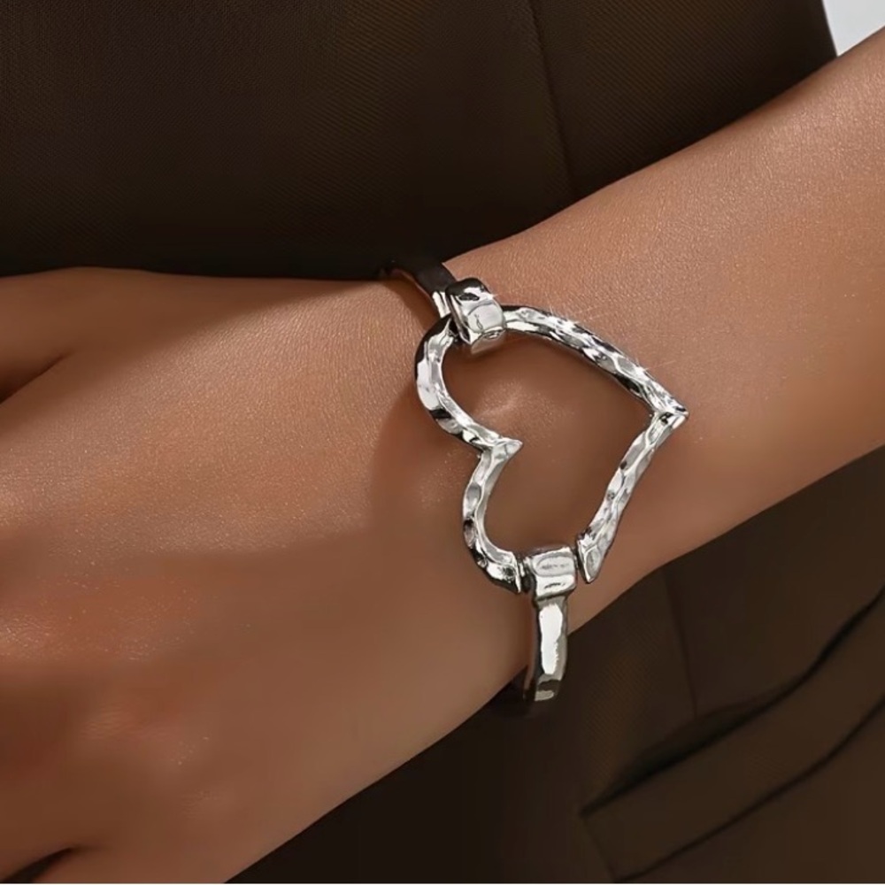 Hammered Gold Heart Bracelet - Picture 2 of 6